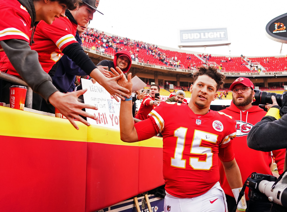 Thursday Night Football Betting Primer: Expert Picks & Predictions (Lions  vs. Chiefs)