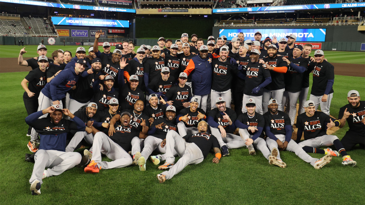 Houston Astros 2017 World Series Champions Sports Illustrated Cover Wood  Print by Sports Illustrated - Sports Illustrated Covers