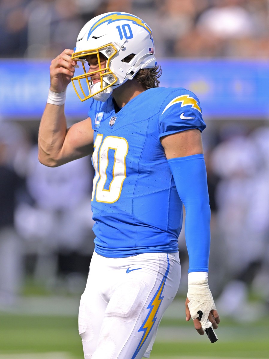 Justin Herbert injury: Chargers QB suffers a finger injury, which