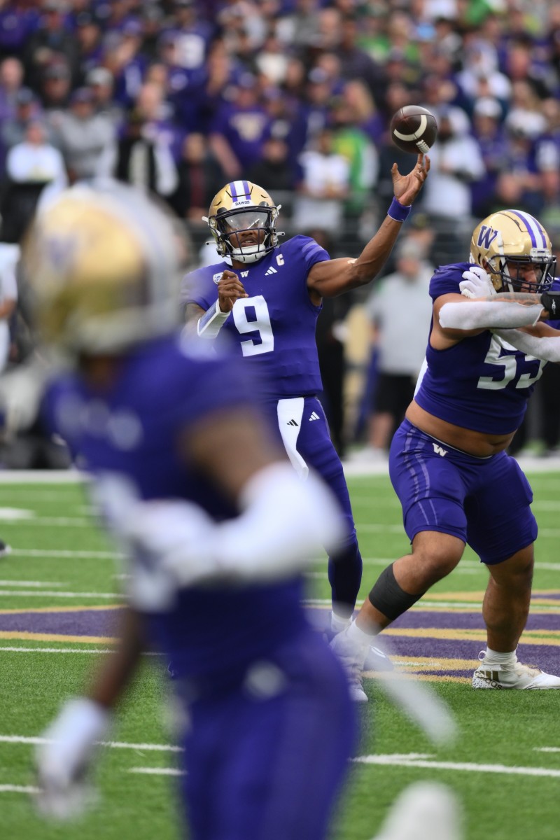 Michael Penix Jr. (9) attempting a pass against the University of Oregon, 10/14/23