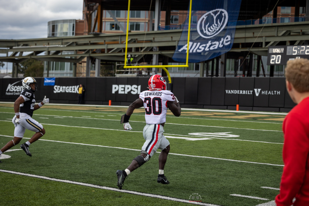 Georgia running back Daijun Edwards (30) sprints away from the Vanderbilt Commodores defense. ( Brooks Austin / Dawgs Daily).