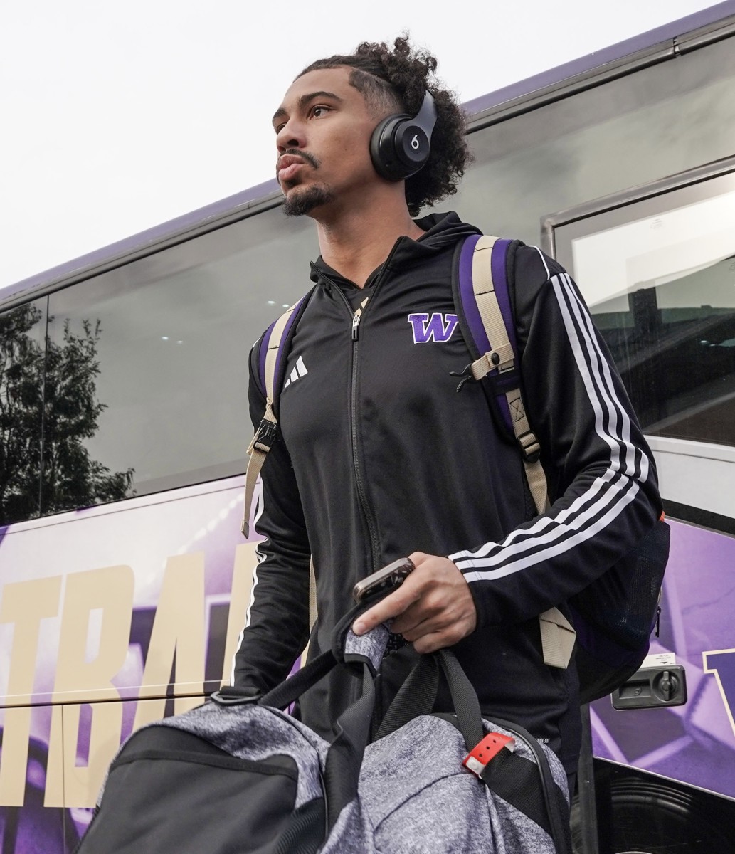 Jalen McMillan arrives with his teammates at Husky Stadium to play Oregon.