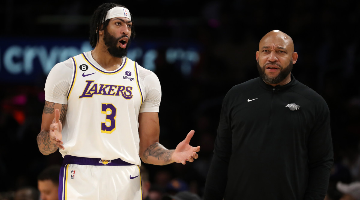 Los Angeles Lakers head coach Darvin Ham and forward Anthony Davis talk during the game against the Golden State Warriors.
