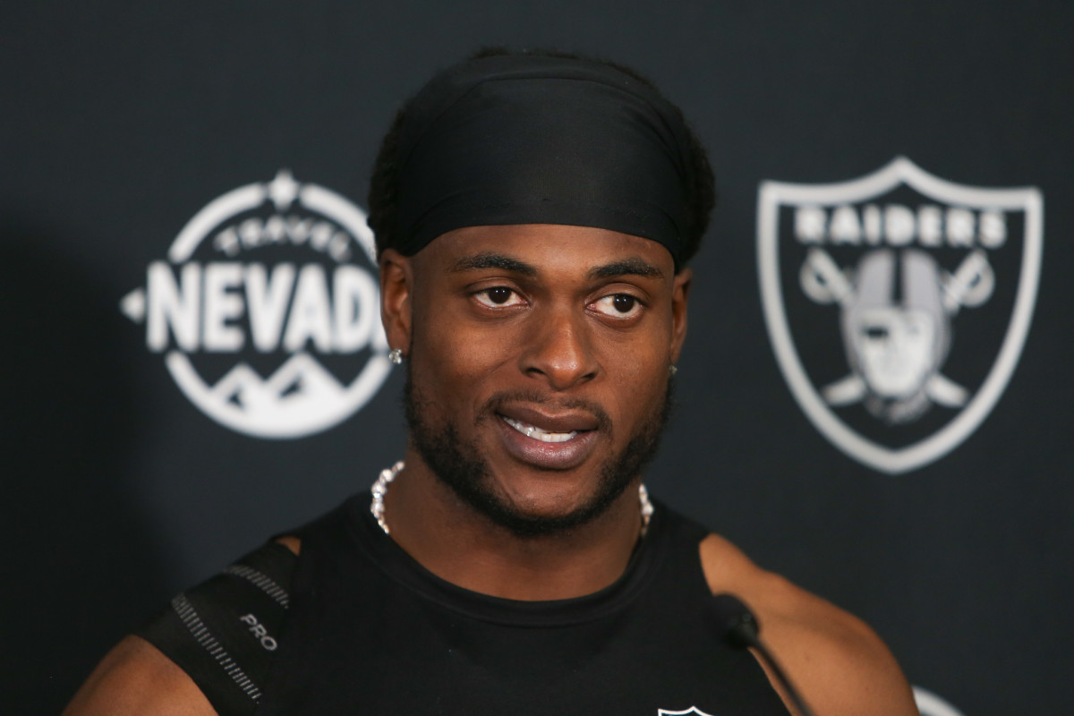 The Las Vegas Raiders superstar WR Davante Adams is frustrated with the Silver and Black offense, and the good news is that his coach is as well.