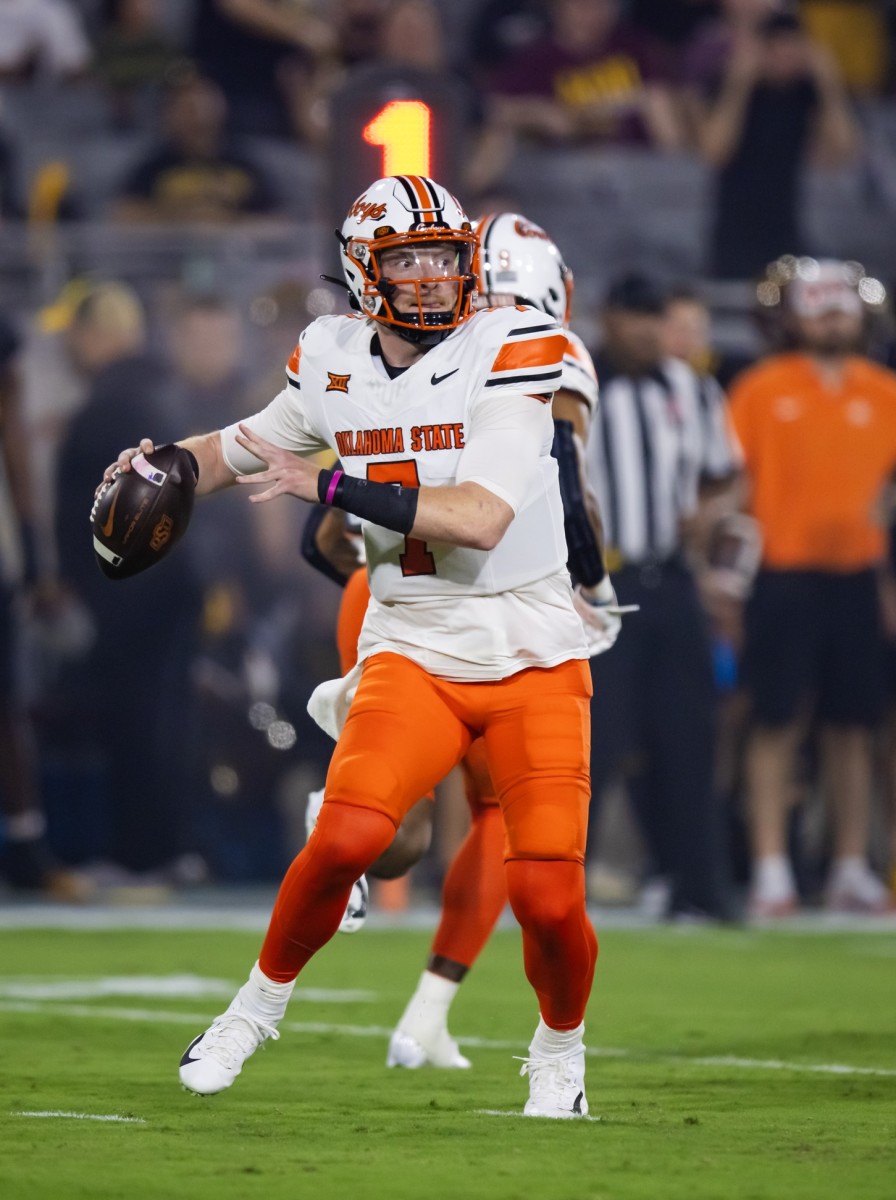 Sep 9, 2023; Tempe, Arizona, USA; Oklahoma State Cowboys quarterback Alan Bowman (7) against the Arizona State Sun Devils at Mountain America Stadium.