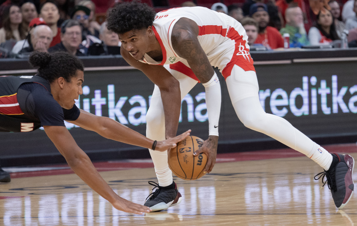 Heat guard Dru Smith (9) reaches for the ball against Houston Rockets guard Jalen Green (4) in the second quarter at Toyota Center.