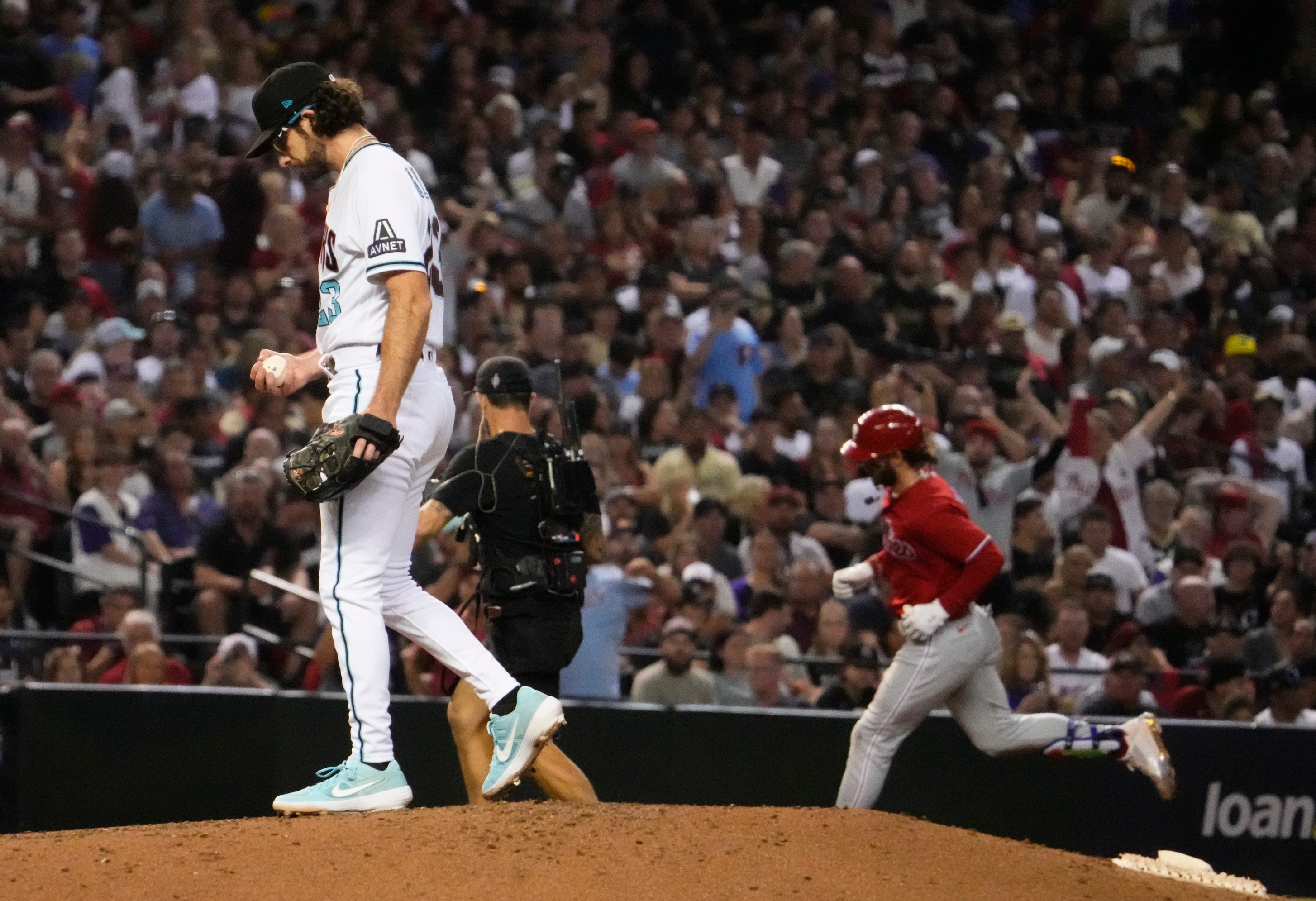 J.T. Realmuto and Rob Thomson Talk About the Diamondbacks - Sports  Illustrated Arizona Diamondbacks News, Analysis and More