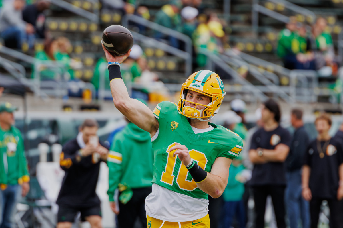 Oregon Ducks beat Washington State Cougars in Eugene