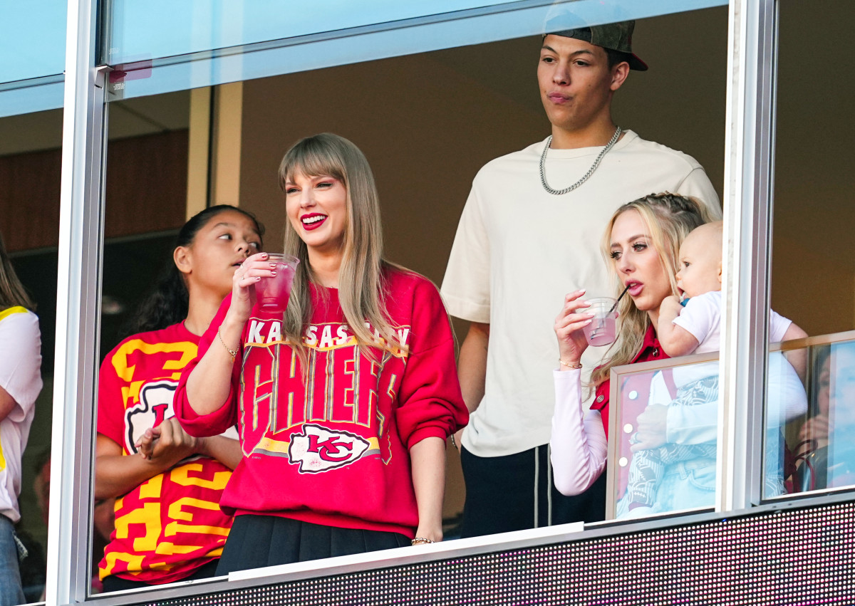 Taylor Swift And Jackson Mahomes At Chiefs vs Chargers