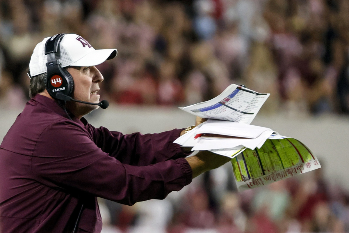 Jimbo Fisher losing control of his papers against Alabama (8th Oct., 2022)