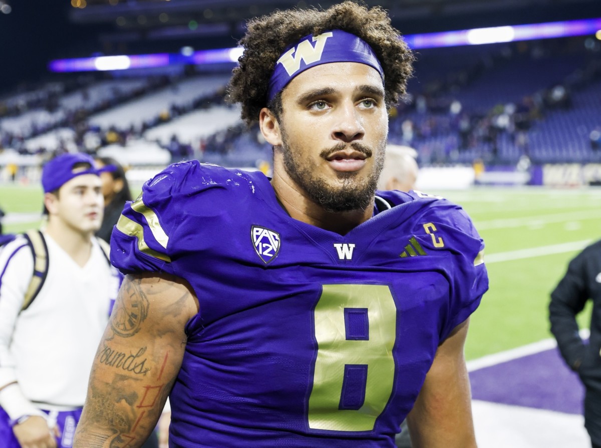 Bralen Trice heads for the locker room following the UW's 15-7 win over Arizona State.