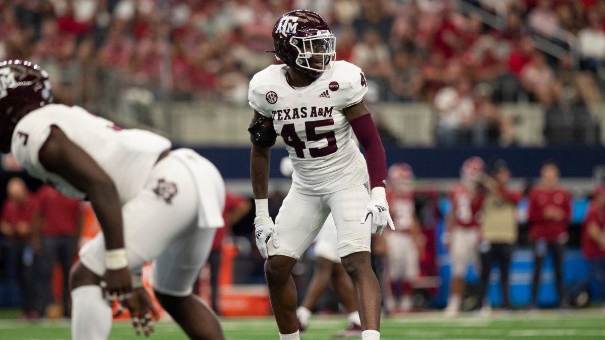 Linebacker Edgerrin Cooper looking to the sideline