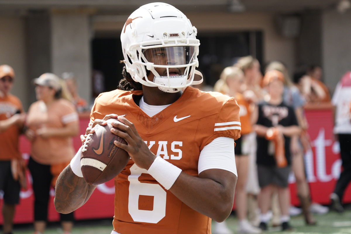 Texas quarterback Maalik Murphy 