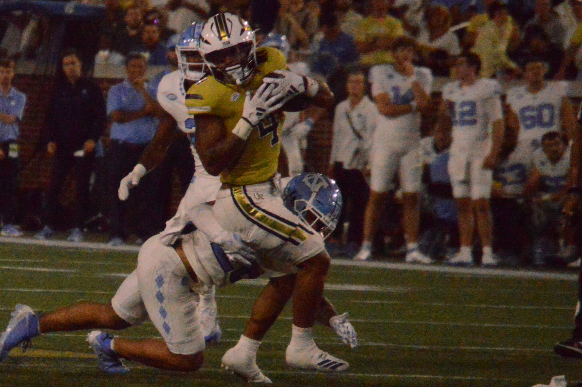 Dontae Smith running the ball vs North Carolina