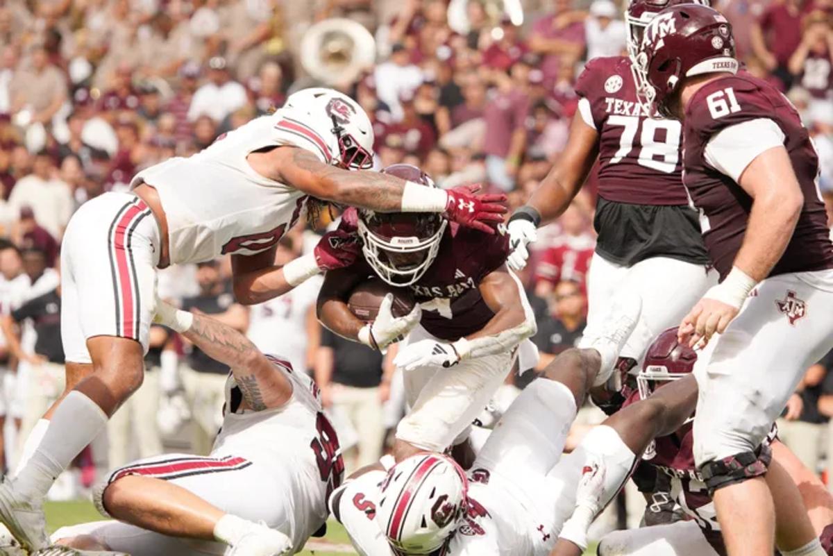 Debo Williams assisting on a tackle