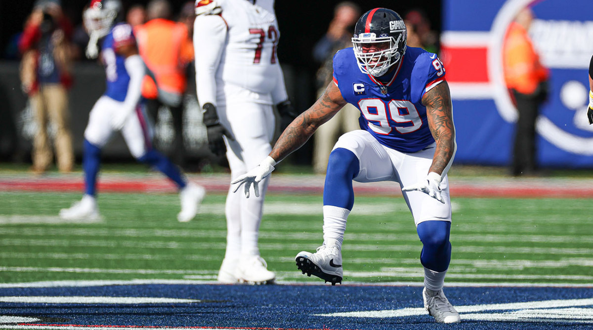 Leonard Williams celebrates a defensive stop against the Commanders