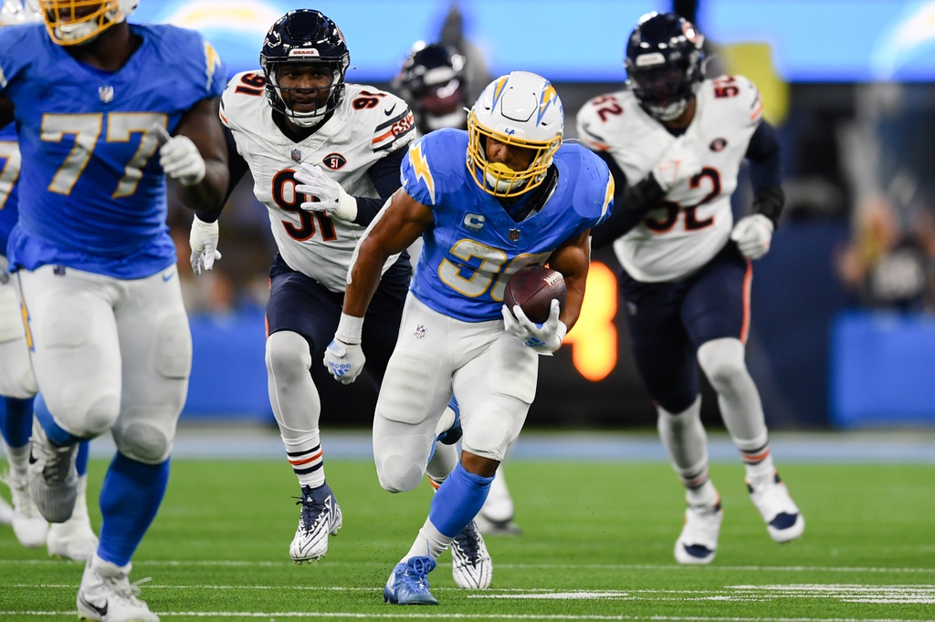 Chargers News: Watch Austin Ekeler's Tone-Setting First TD Of Chicago ...