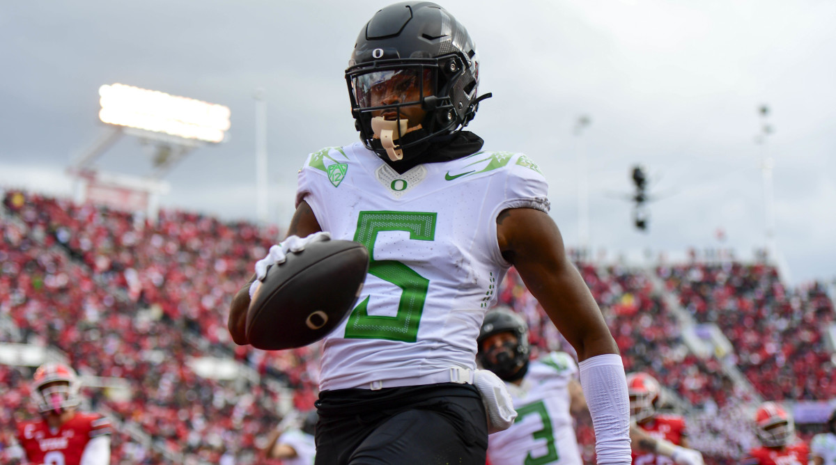 Oregon celebrates a touchdown at Utah.