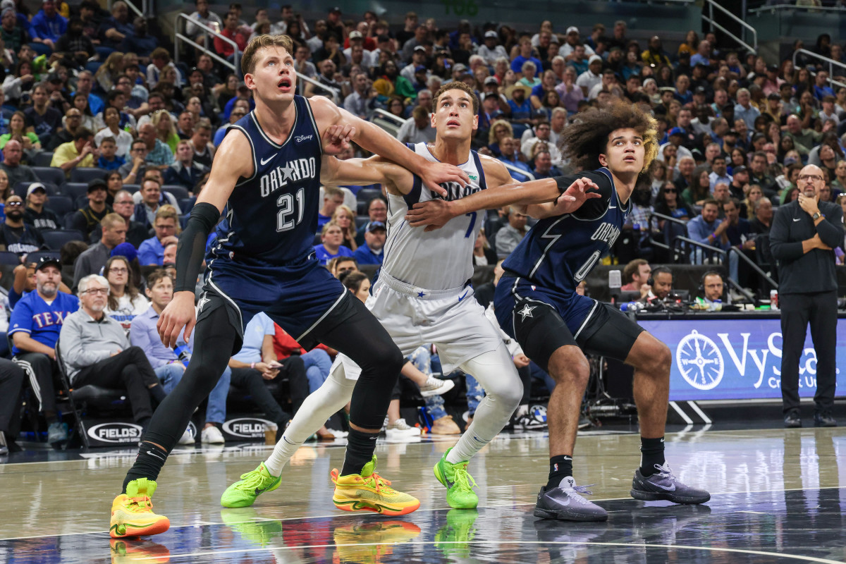 Mo Wagner (21) is averaging 11.3 points per game this season.