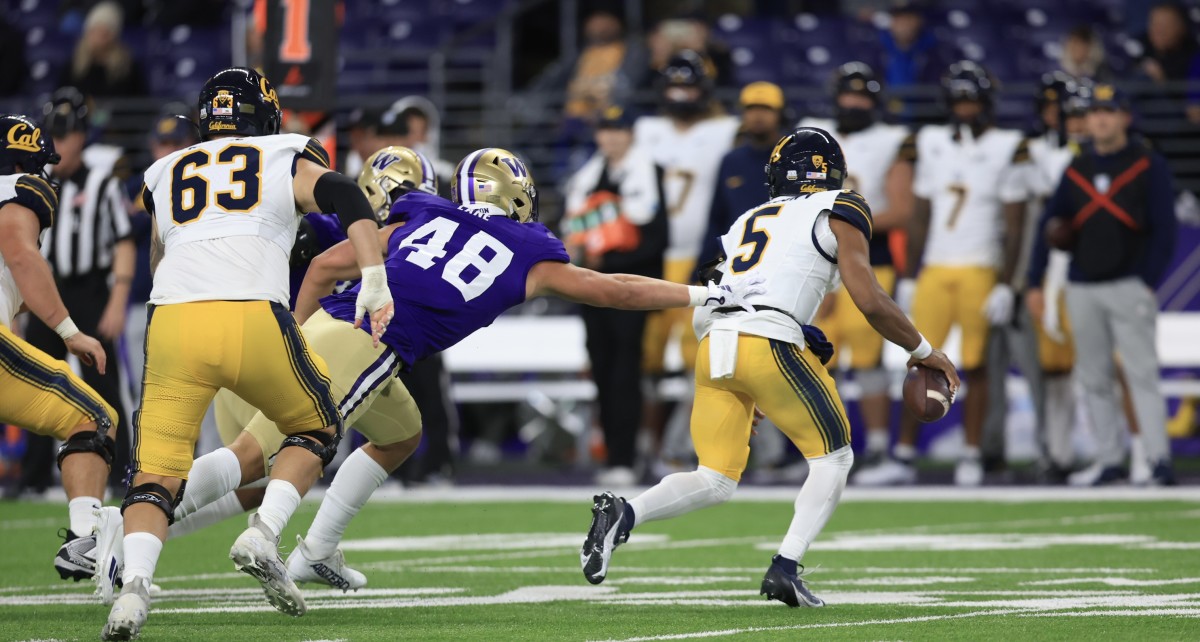 UW freshman edge rusher Jacob Lane chases after California quarterback Sam Jackson.