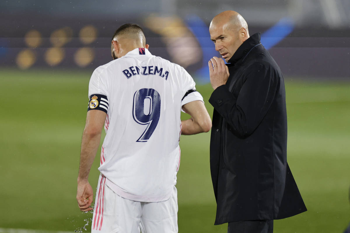 Karim Benzema and Zinedine Zidane (right) pictured during a Real Madrid game against Barcelona in April 2021