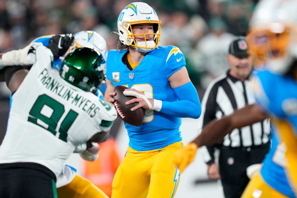 Lions vs. Chargers Prediction, Player Props, Picks & Odds Sun, 11/12