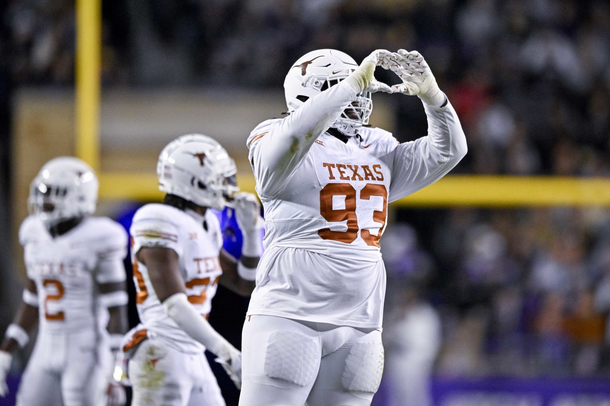 Texas DL T'Vondre Sweat 