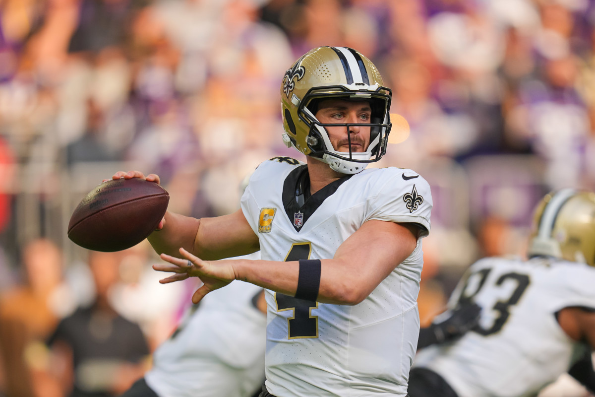 New Orleans Saints quarterback Derek Carr (4) passes against the Minnesota Vikings