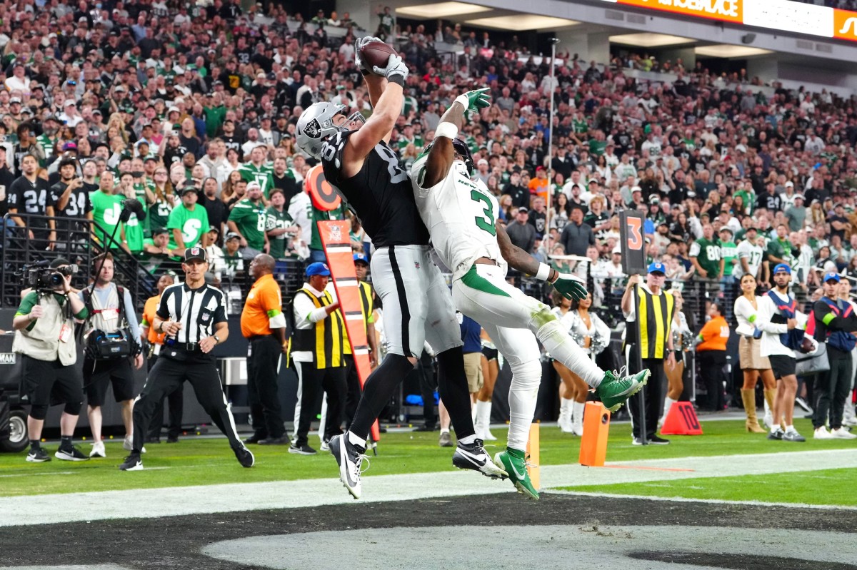 Las Vegas Raiders tight end Michael Mayer's TD made the difference in his team's SNF win.