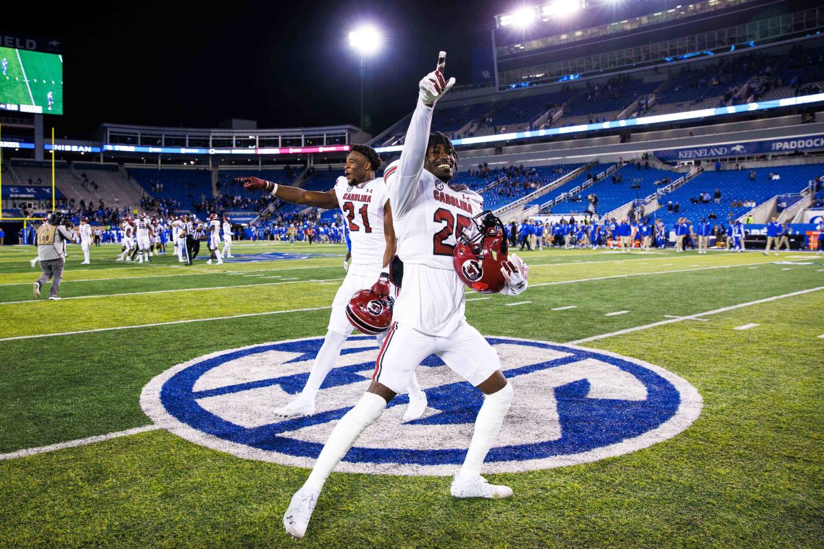 O'Donnell Fortune & Nick Emmanwori celebrating last year's win over Kentucky (8th Oct., 2022)