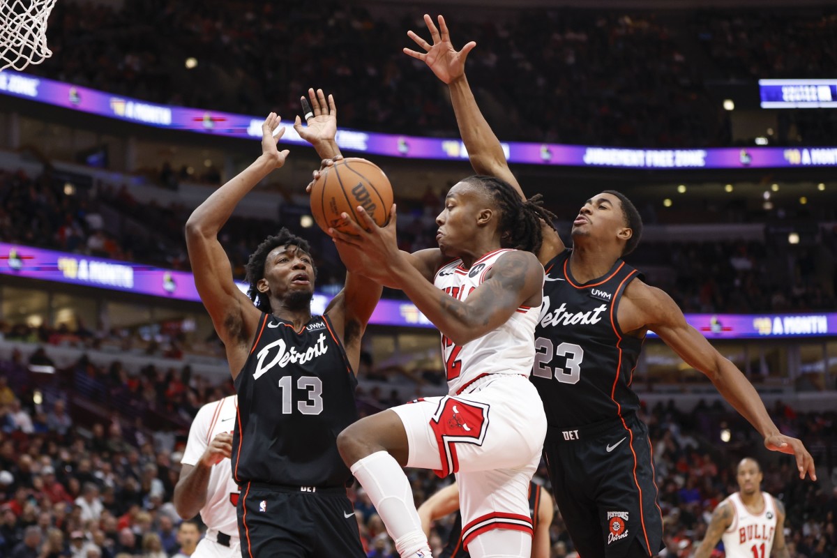 Ayo Dosunmu shows his readiness to contribute when called upon - Sports ...