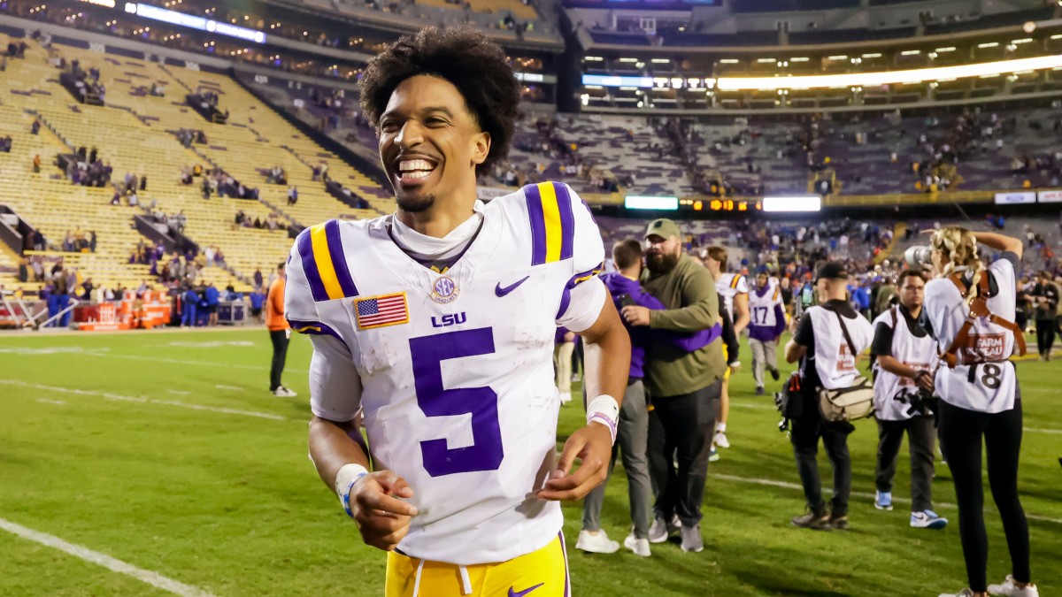 LSU Tigers quarterback Jayden Daniels