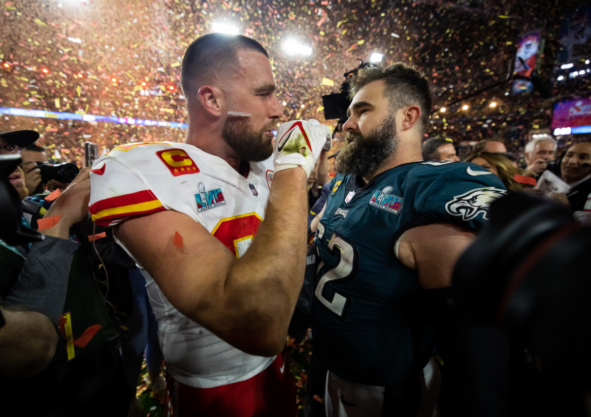 Travis Kelce Tearing Up After Beating His Brother, Jason Kelce, in ...