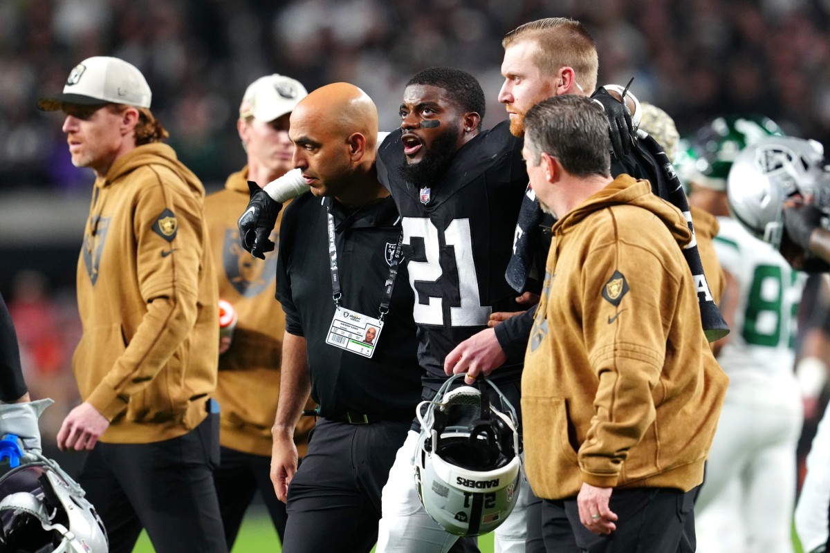 Las Vegas Raiders cornerback Amik Robertson, who suffered a concussion in Week 10, was limited in practice Thursday.