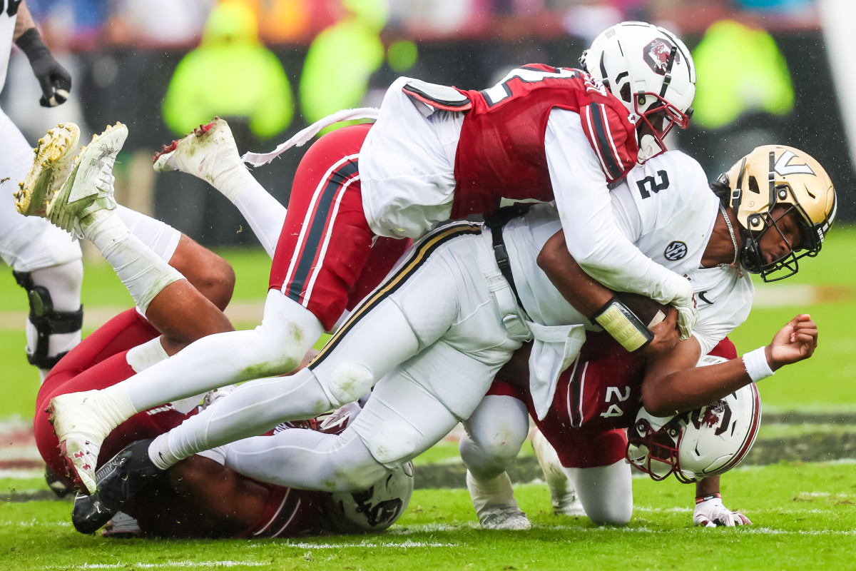 Bam Martin-Scott and Jalon Kilgore tackling Vanderbilt quarterback Walter Taylor (Nov. 11th, 2023)