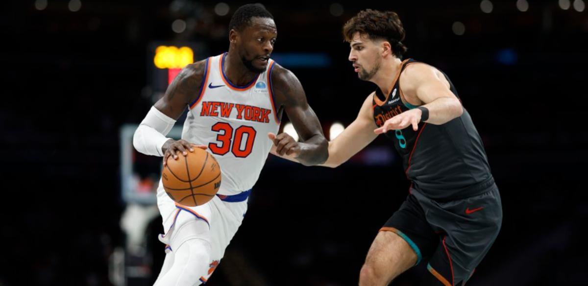 Julius Randle (30) drives in the Knicks' Friday win over Washington