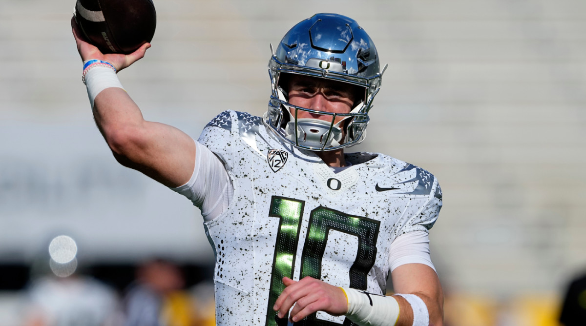 Oregon quarterback Bo Nix warms up prior to an NCAA college football game against Arizona State, Saturday, Nov. 18, 2023, in Tempe, Ariz. (AP Photo/Matt York)   