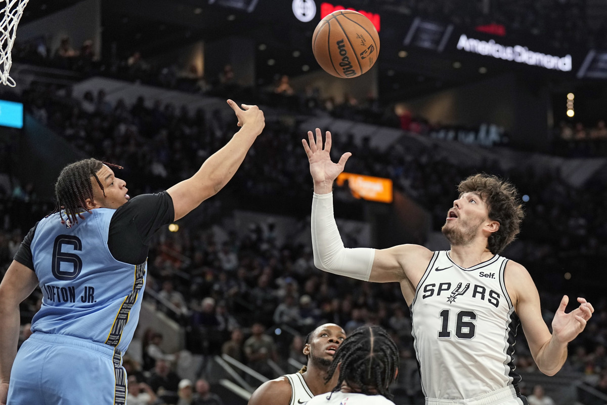 Memphis Grizzlies forward Kenneth Lofton Jr. (6) and San Antonio Spurs forward Cedi Osman (16) battle for a rebound during the second half at Frost Bank Center.