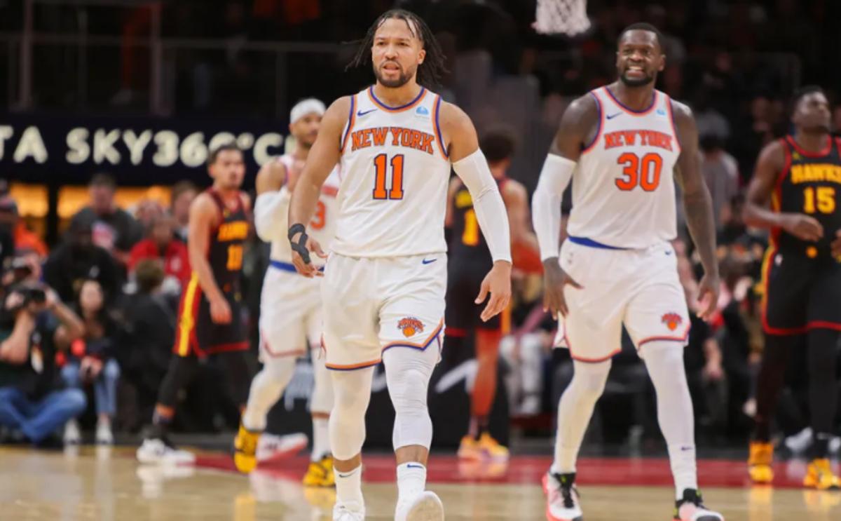 Jalen Brunson (11) and Julius Randle (30) celebrate during Wednesday's win in Atlanta