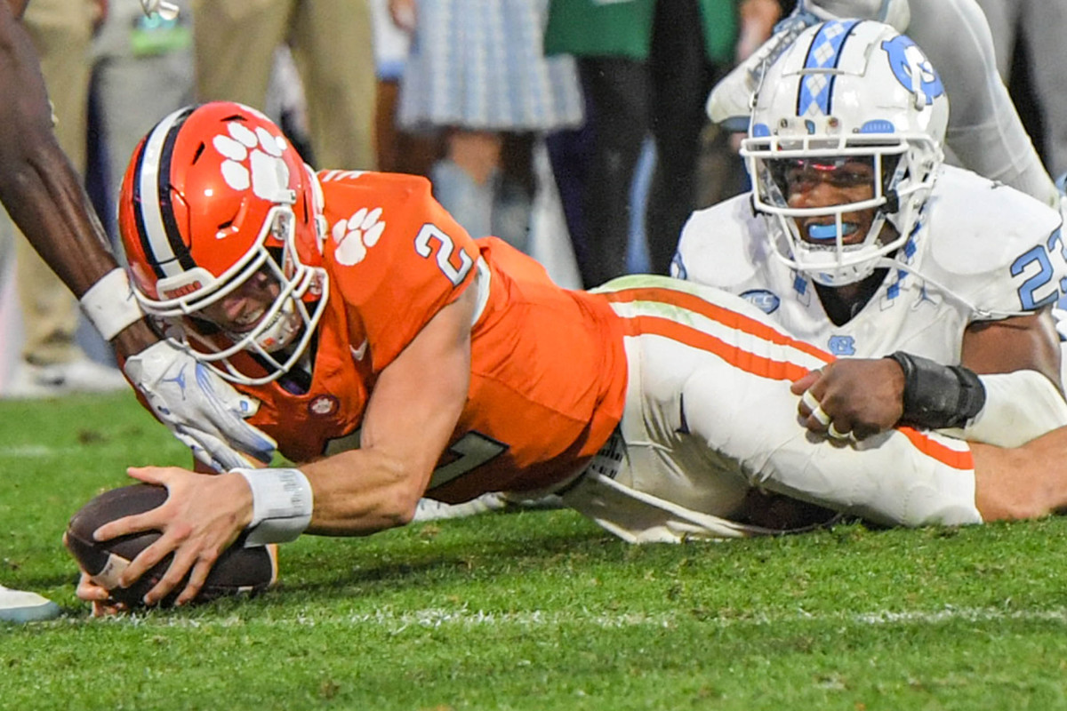 Cade Klubnik diving for the touchdown against North Carolina (18th Nov., 2023)