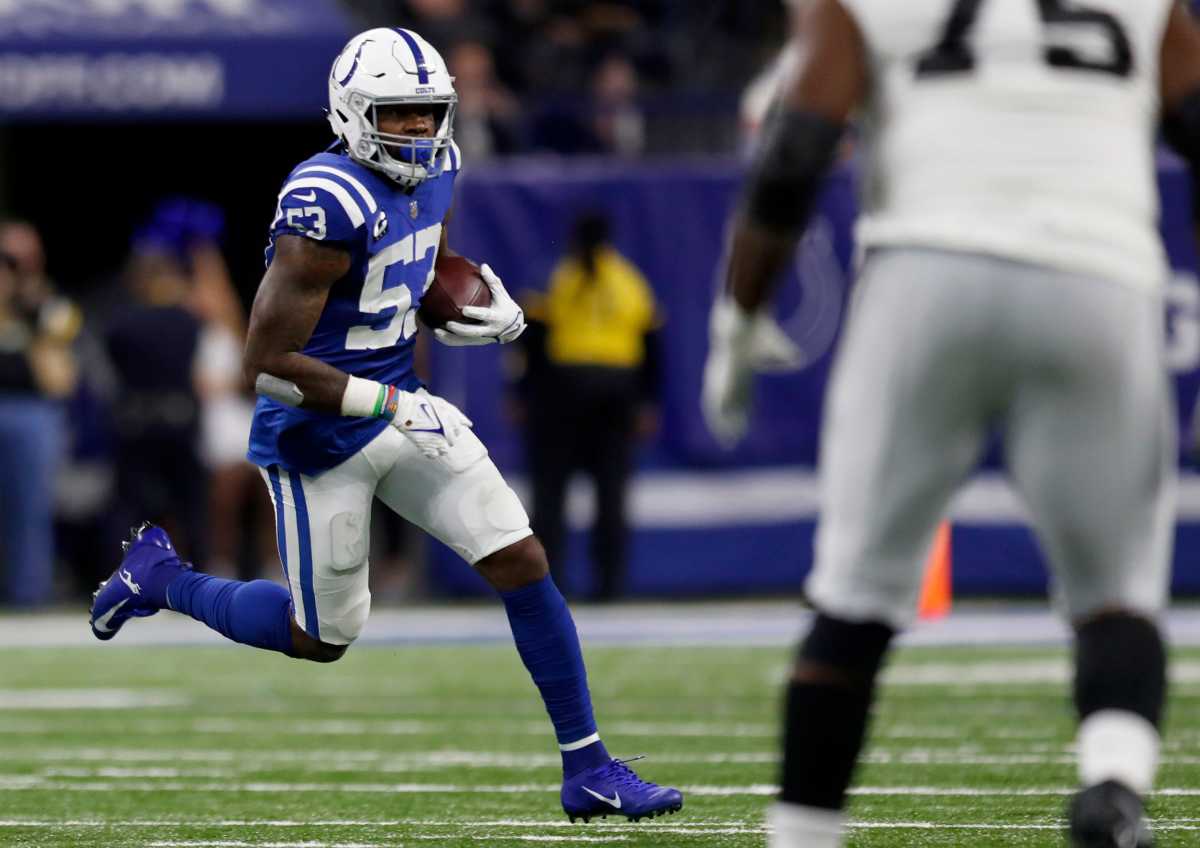 ndianapolis Colts outside linebacker Darius Leonard (53) rushes the ball Sunday, Jan. 2, 2022, during a game against the Las Vegas Raiders at Lucas Oil Stadium in Indianapolis.