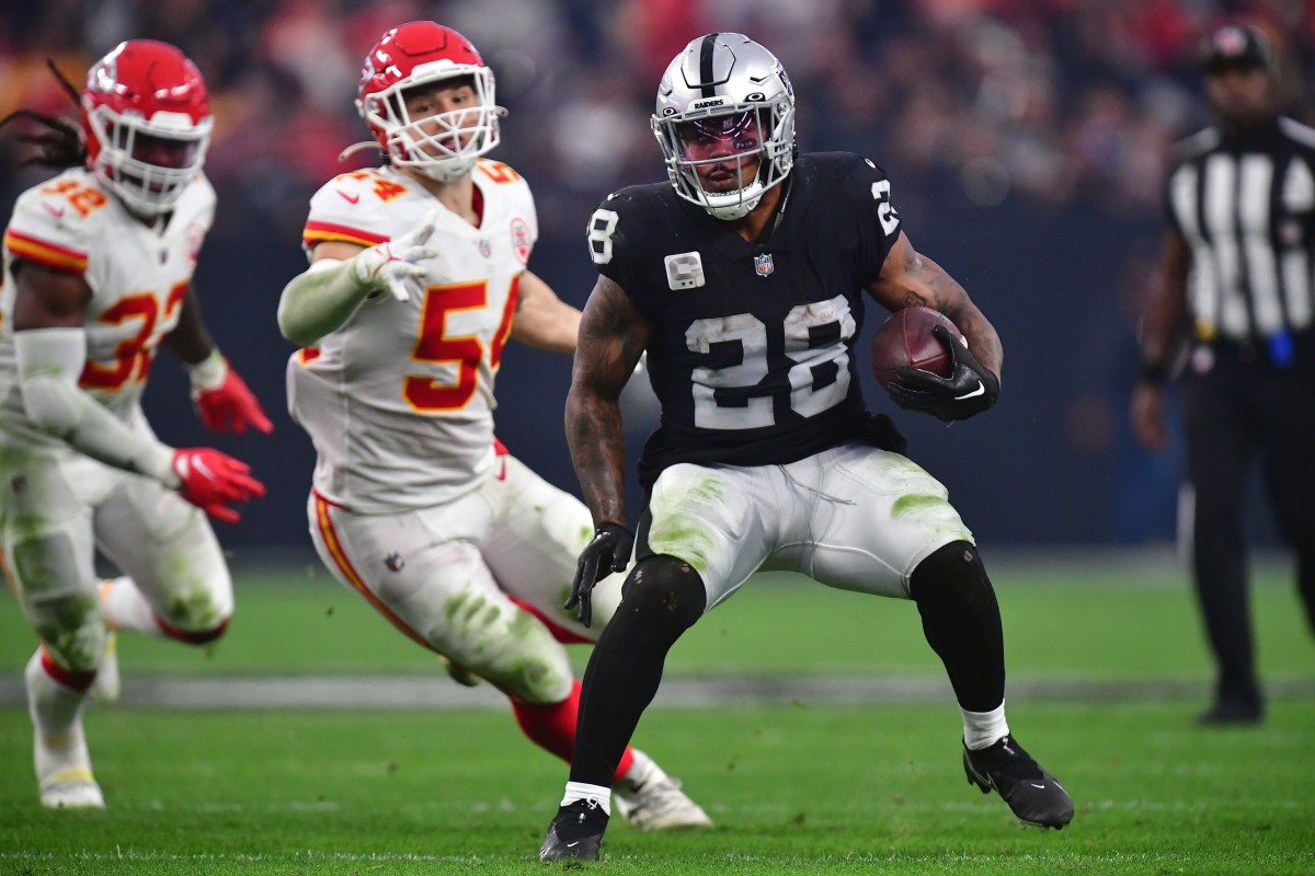 Las Vegas Raiders Josh Jacobs and Davante Adams play well against the Kanas City Chiefs