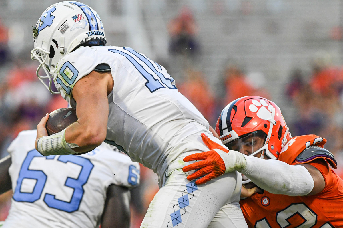 Clemson d-lineman T.J. Parker sacking North Carolina quarterback Drake Maye (18th Nov., 2023)