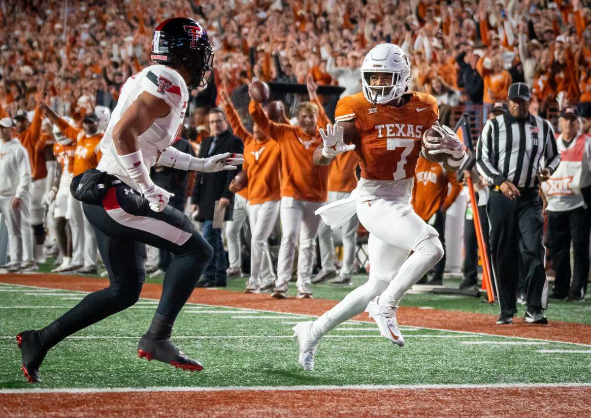 Texas running back Keilan Robinson (7) runs the ball in for the first touchdown of the game past Texas Tech defensive back C.J. Baskerville (9) during the first quarter of the Longhorns' game against Texas Tech.