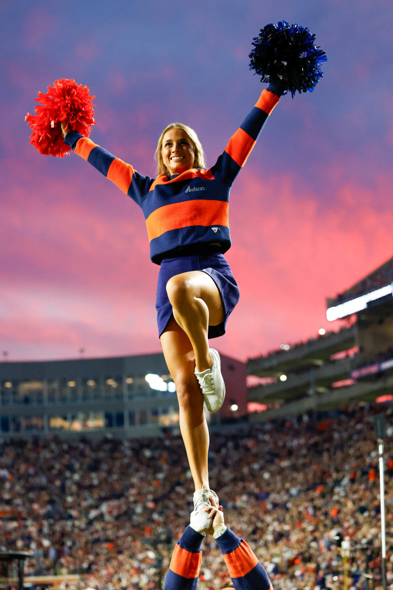 Auburn cheerlearders