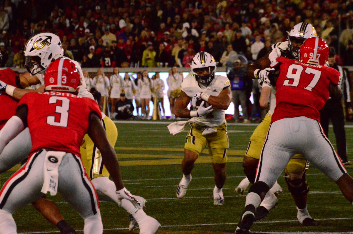 Dontae Smith running the ball against Georgia 