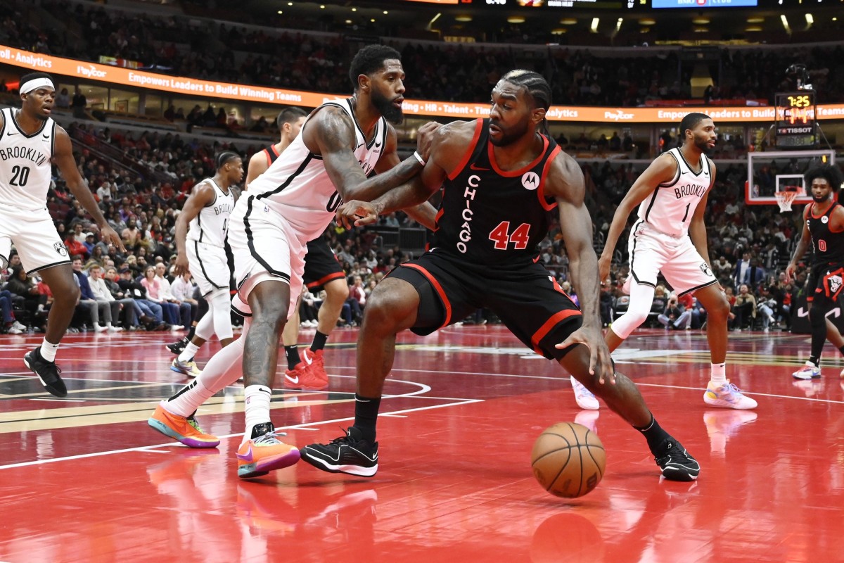 Chicago Bulls forward Patrick Williams (44) drives to the basket against Brooklyn Nets forward Royce O'Neale (00)