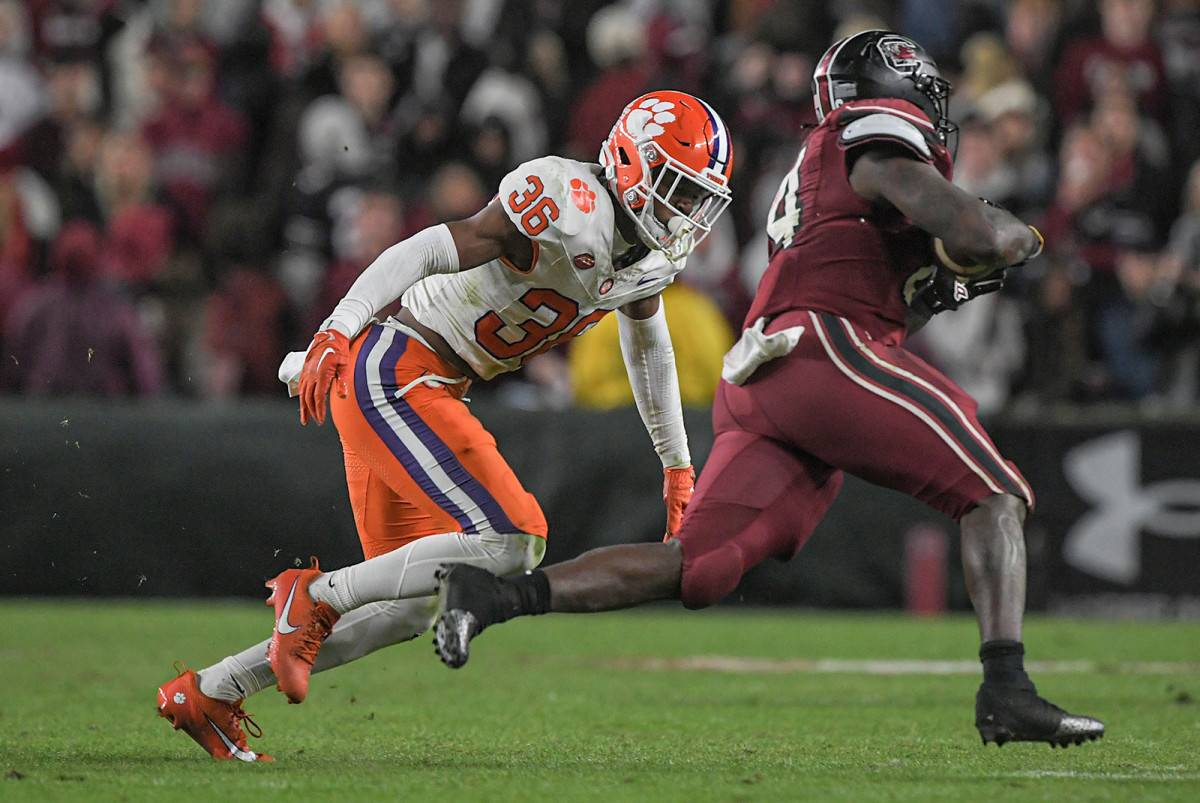 Mario Anderson Jr. trying to outrun Clemson safety Khalil Barnes to the edge (25th Nov., 2023)