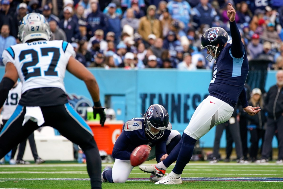 Tennessee Titans place kicker Nick Folk (6) kicks a 53-yard field goal against the Carolina Panthers during the second quarter at Nissan Stadium.