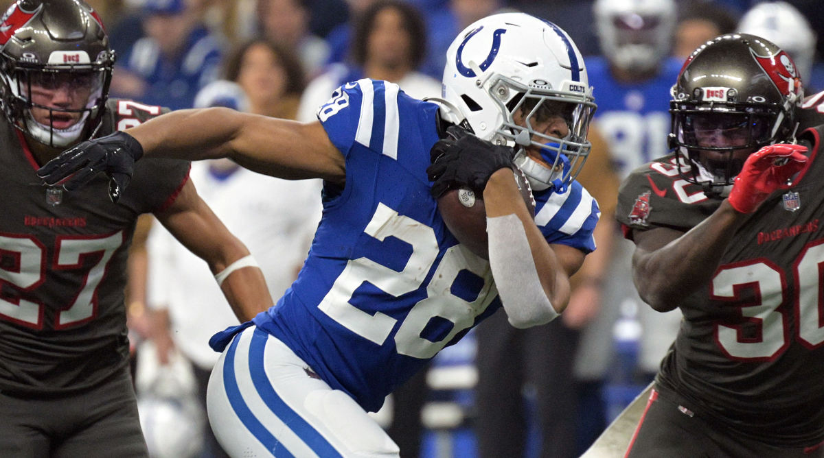 Colts running back Jonathan Taylor runs the ball